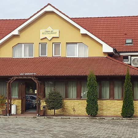 Royal 60 Bed & Breakfast Osorheiu Екстериор снимка